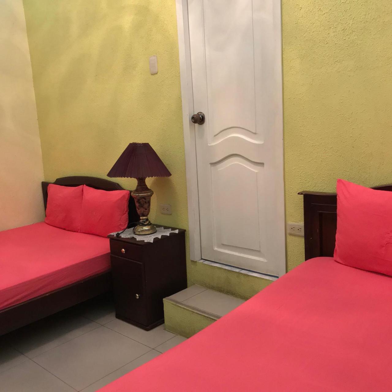 Hostal Puerto Azul Манта Екстериор снимка